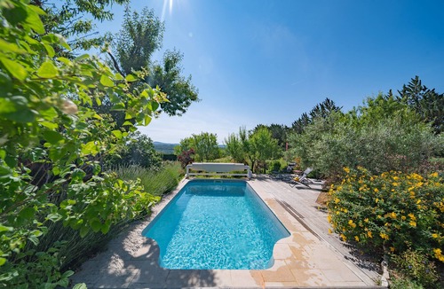 Simiane-la-Rotonde Villa | New, bright house with heated private pool in the heart of Provence