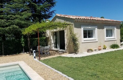 Robion Cottage | New cottage, with swimming pool facing the Luberon