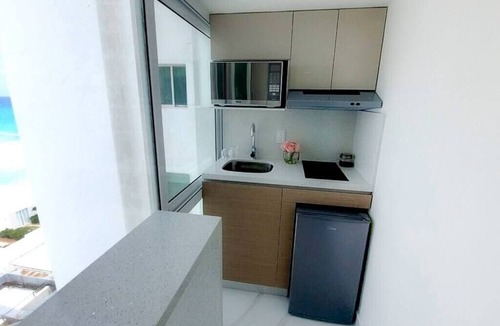 Zona Hotelera Apartment | New Studio at the beach, side ocean view