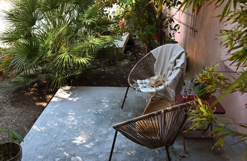 Chateauneuf-de-Gadagne Villa | New: Village House in a Mas