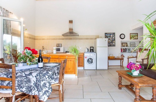 Menerbes House | Nice apartment in villa for 4 people with WIFI, TV and terrace