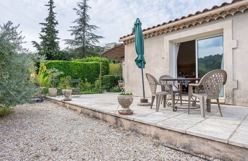Menerbes House | Nice apartment in villa for 4 people with WIFI, TV and terrace