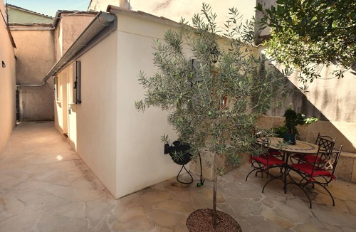 Monteux House | Nice home in Monteux with WiFi