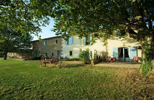 Grans House | NICE PROVENCALE HOUSE 4 pers country garden swimming pool SPA playground