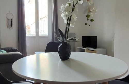 Orange Apartment | Nice studio in front of the ANTIQUE theater