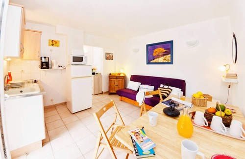 Les Bormettes Apartment | Nice T3 (2 bedrooms) 6 pers. 250m from the SEA with HEATED SWIMMING POOL & TENNIS (3)