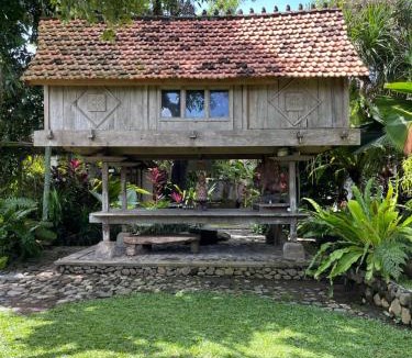 Amlapura Bed & Breakfast | Oemah Gebagan 78 Pertiwi Room