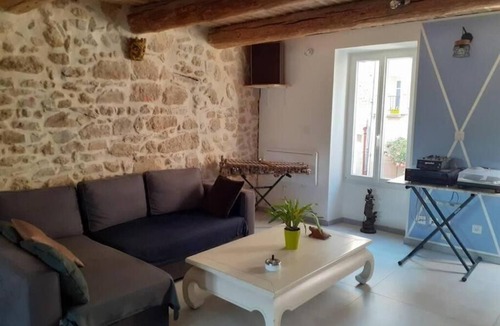 Jouques House | Old restored village house with terrace
