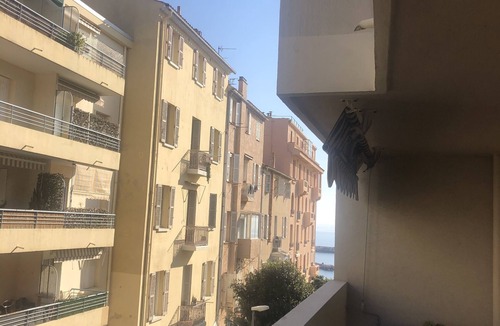 Le Mourillon Apartment | On the edge of the Lido Mourillon beach, renovated apartment.