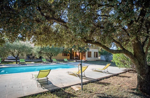 Sorgues Villa | One-storey villa with enclosed garden and swimming pool