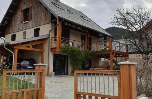 Savines-le-Lac Apartment | Oustal
