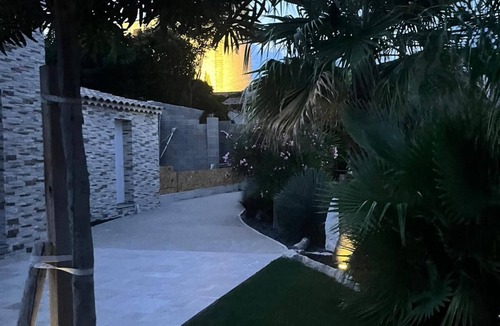 Vedene House | Outbuilding garden/private pool Vedène