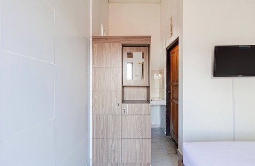 Pemogan Hotel | OYO 94091 Sn Guest House