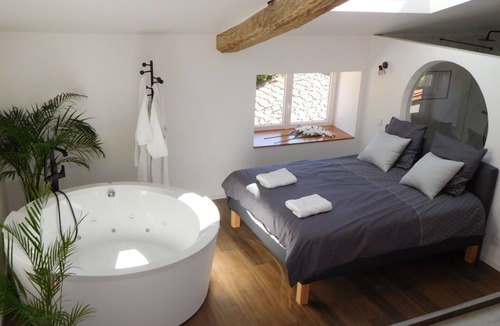 Montjustin Apartment | Paradise Love In Provence - Loft Étoilé - Spa Privatif