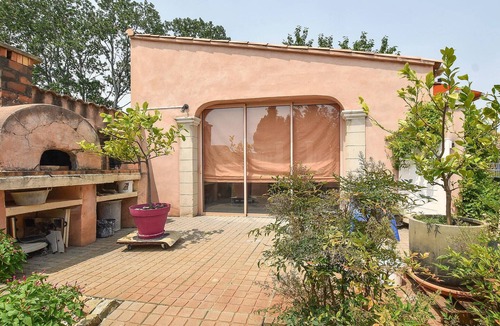 Entraigues-sur-la-Sorgue House | Pet friendly (sta)caravan
