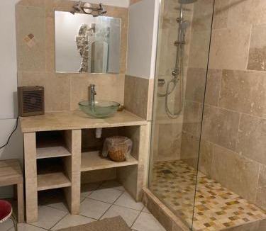 Fontienne Apartment | PETITE Maison de village Fontienne 21 chemin des charbonniers