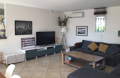 Caumont-sur-Durance House | Pleasant air-conditioned family home with swimming pool and garden
