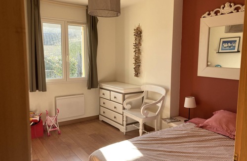 Caumont-sur-Durance House | Pleasant air-conditioned family home with swimming pool and garden