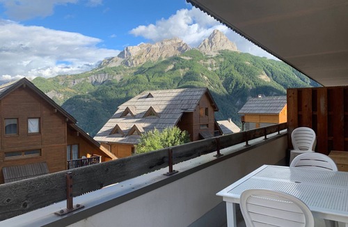 Pra Loup Apartment | Pleasant apartment with balcony and parking, Pra-Loup