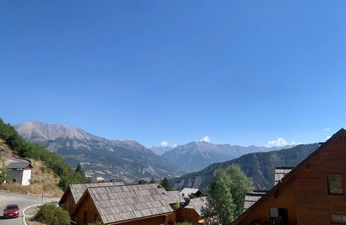Pra Loup Apartment | Pleasant apartment with balcony and parking, Pra-Loup