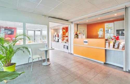 Montfavet Hotel | Premiere Classe Avignon Parc Des Expositions