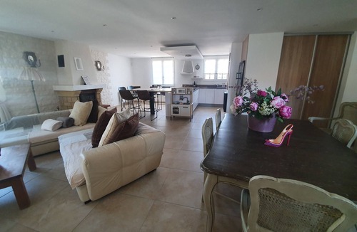 Chateauneuf-les-Martigues Villa | Pretty villa for 7 people with swimming pool and summer kitchen, 10 minutes from the sea!