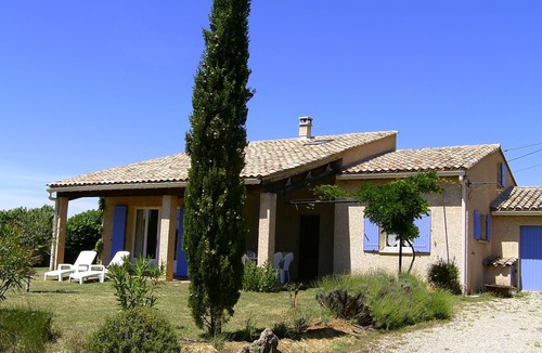 Mollans-sur-Ouveze Villa | Pretty Provencal villa at the foot of Mont Ventoux with heated pool