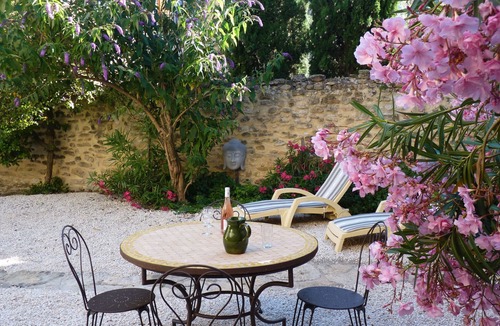 Mondragon House | Pretty Provencal house with its private garden in a large silkworm
