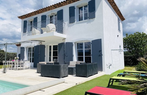 La Londe-les-Maures Villa | Pretty renovated country house for 8 people with swimming pool, air conditioning, near calm sea