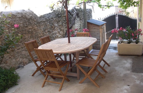 Bedarrides House | Pretty village house equipped with terrace and air conditioning. For 6 people