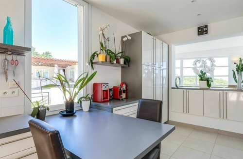 Roquebrune-sur-Argens House | Private Villa with WIFI, A/C, hot tub, private pool, TV, terrace, pets allowed, panoramic view