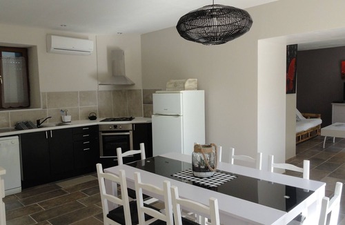 Serignan-du-Comtat Cottage | Provencal and authentic farmhouse with olive trees and a magnificent swimming pool