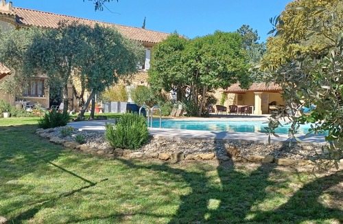 Serignan-du-Comtat Cottage | Provencal and authentic farmhouse with olive trees and a magnificent swimming pool