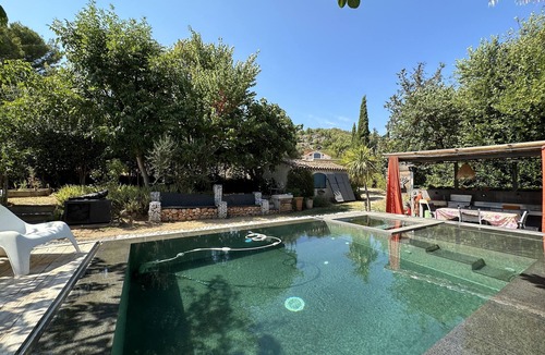 Roquevaire House | Provencal Bastidon in a green setting