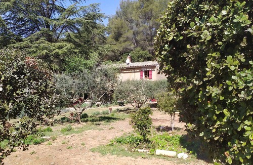 Jouques Cottage | Provencal cottage with Jacuzzi and pétanque court
