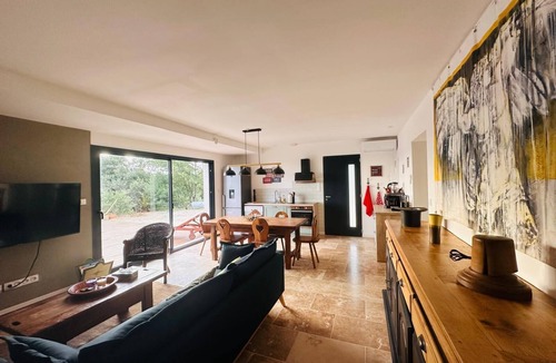 Crillon-le-Brave Villa | Provencal escape at the foot of the Ventoux: luxury bedding, magical sunsets