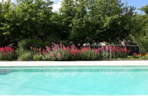 Caderousse House | PROVENCAL FAMILY HOME IN STONE WITH SWIMMING POOL