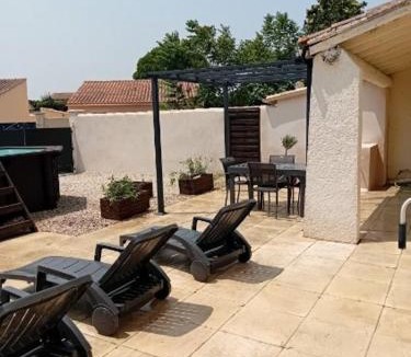 Morieres-les-Avignon Villa | Provencal-style villa