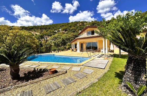 La Londe-les-Maures House | Provençal villa for 10 people with air conditioning and sea view, featuring a private heated.