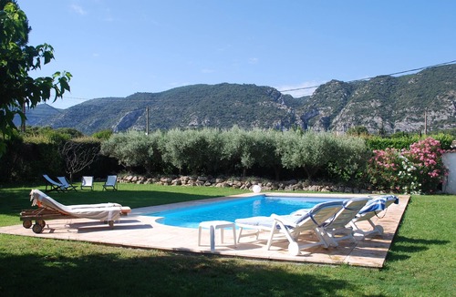 Maubec Villa | Provencal villa, Luberon park