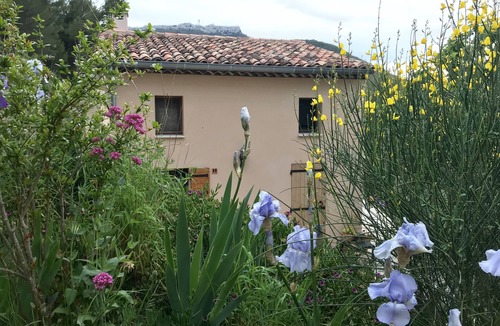 Toulon House | Provencal villa perched in the hills