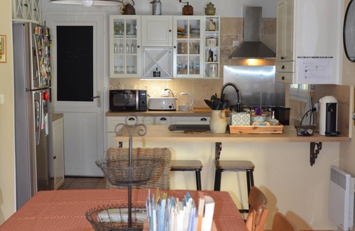 Saint-Cannat Villa | Provencal villa with swimming pool, garden and absolute comfort -Up to 10 people