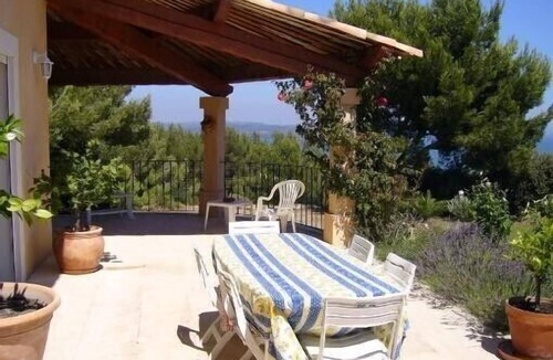 Istres Villa | Provence Beautiful villa in the hills overlooking the water.