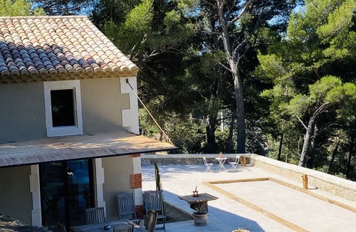 Salon-de-Provence House | Provence house with pine forest view, large garden and private pool