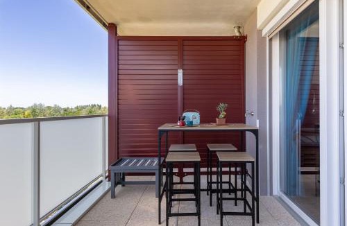 Monteux Apartment | Provence, Studio climatisé, vue lac Spirou 400 metres, Avignon 15 mn