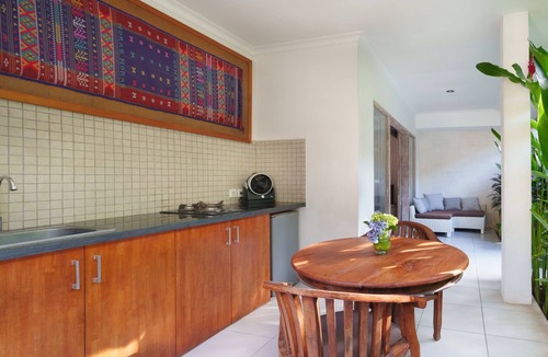Batu Bolong Villa | Puri Pura; fully serviced 4 bedroom villa, central Canggu, close to the beach.