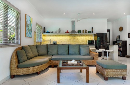 Batu Bolong Villa | Puri Pura; fully serviced 4 bedroom villa, central Canggu, close to the beach.