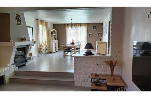 Molleges Villa | Quiet 5B villa 500 m from the village near the Alpilles and St Rémy de Provence.