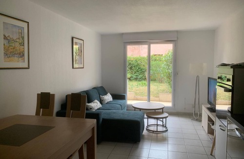 Venelles Apartment | Quiet apartment, sleeps 4, garden-wi-fi parking