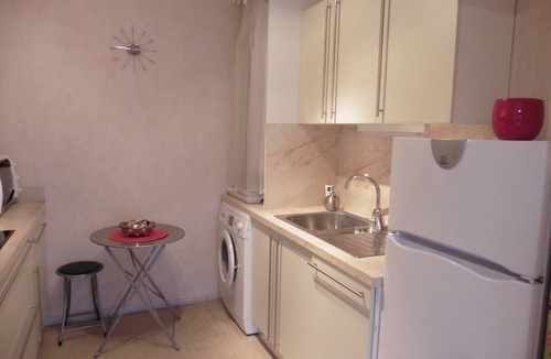 Avignon Apartment | Quiet downtown apartment +/- garage